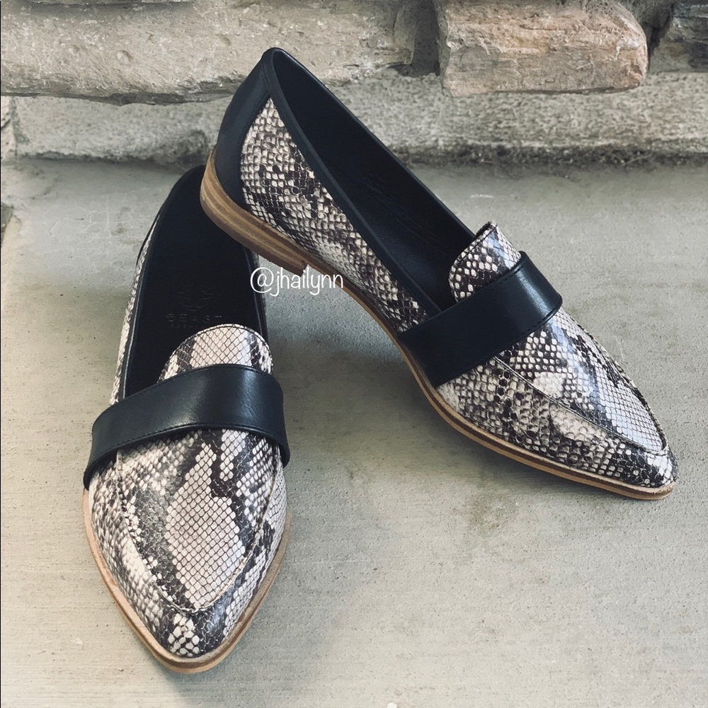 Snake print tuxedo loafer